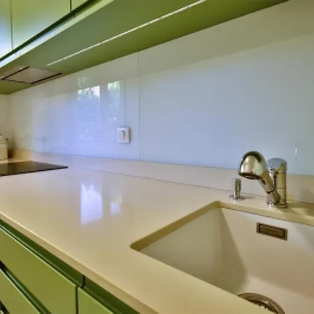 Sleeps 2 Wifi Apartment *