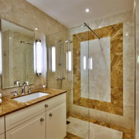 Sleeps 2 Wifi Apartment Cannes