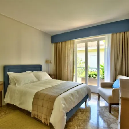 Sleeps 2 Wifi Apartment Cannes