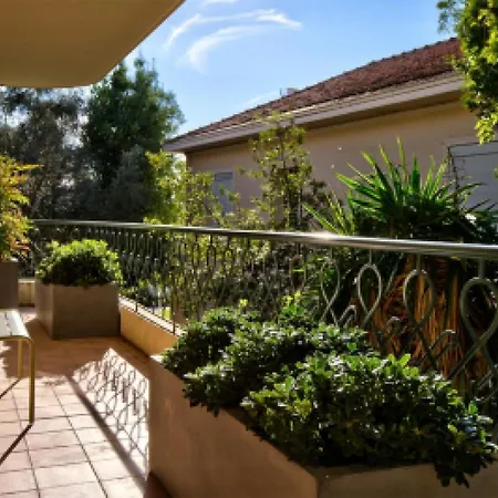 Sleeps 2 Wifi * Cannes